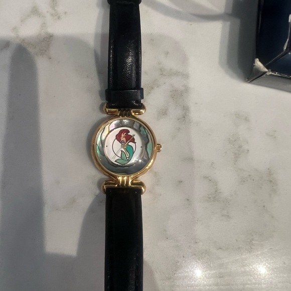 Limited edition Disney The little mermaid watch - Picture 8 of 9